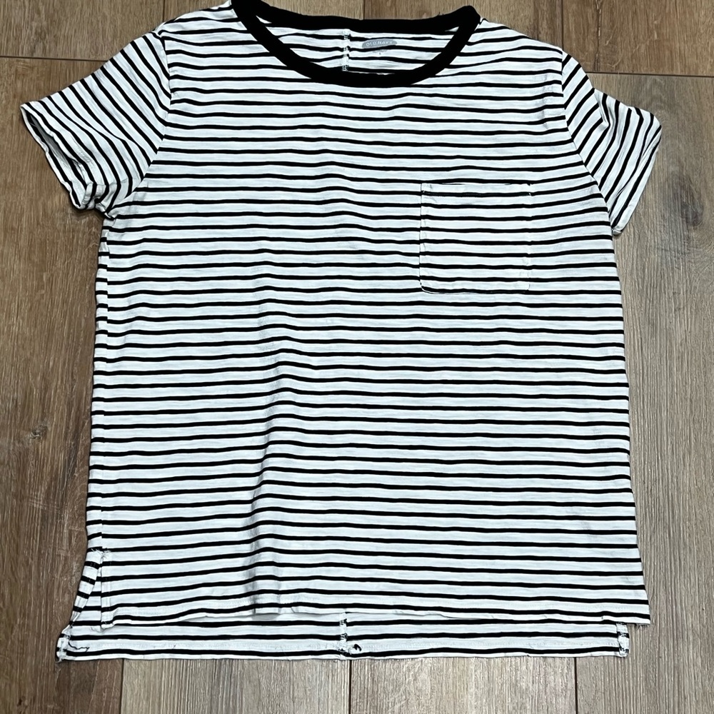 Old Navy Black and White Striped Boyfriend Pocket Tee Small